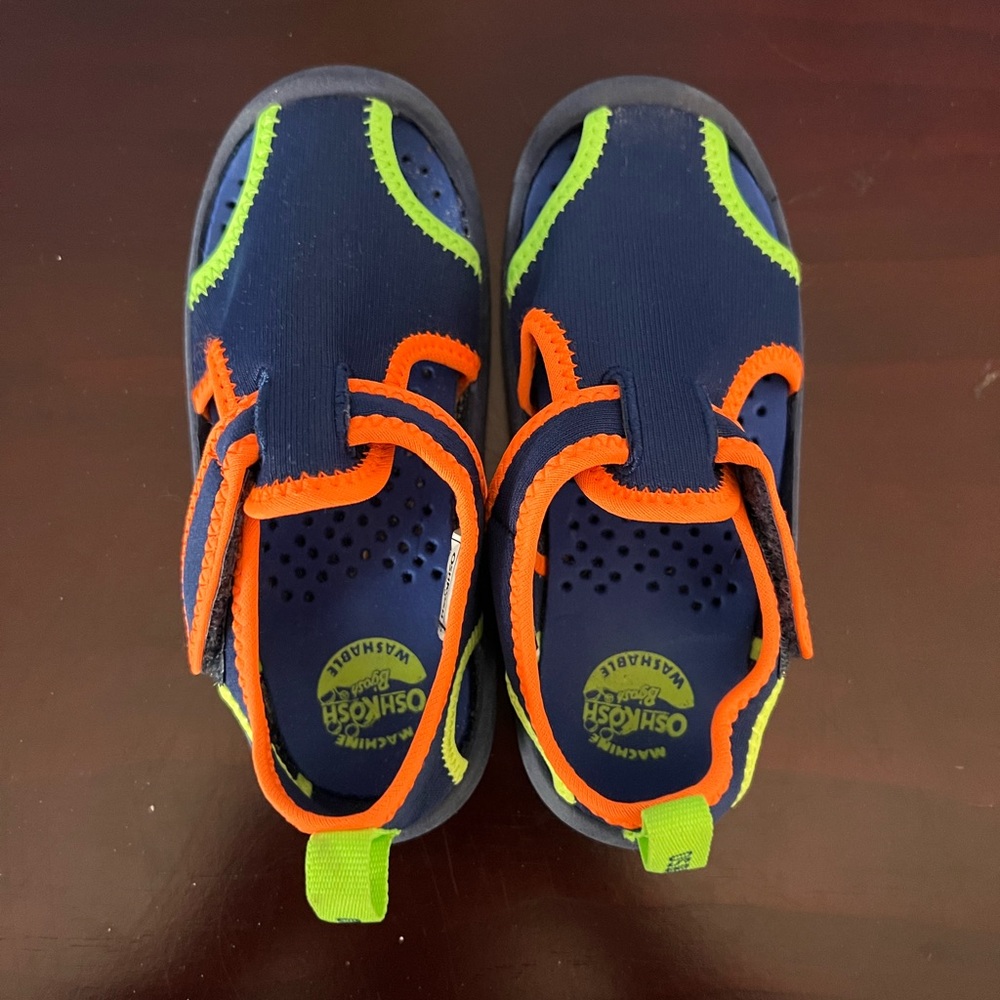 OshKosh B’gosh Toddler water shoes